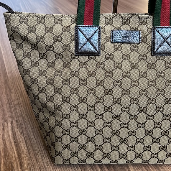 A24- ๐ฏ % authentic Gucci shoulder bag - Picture 4 of 16